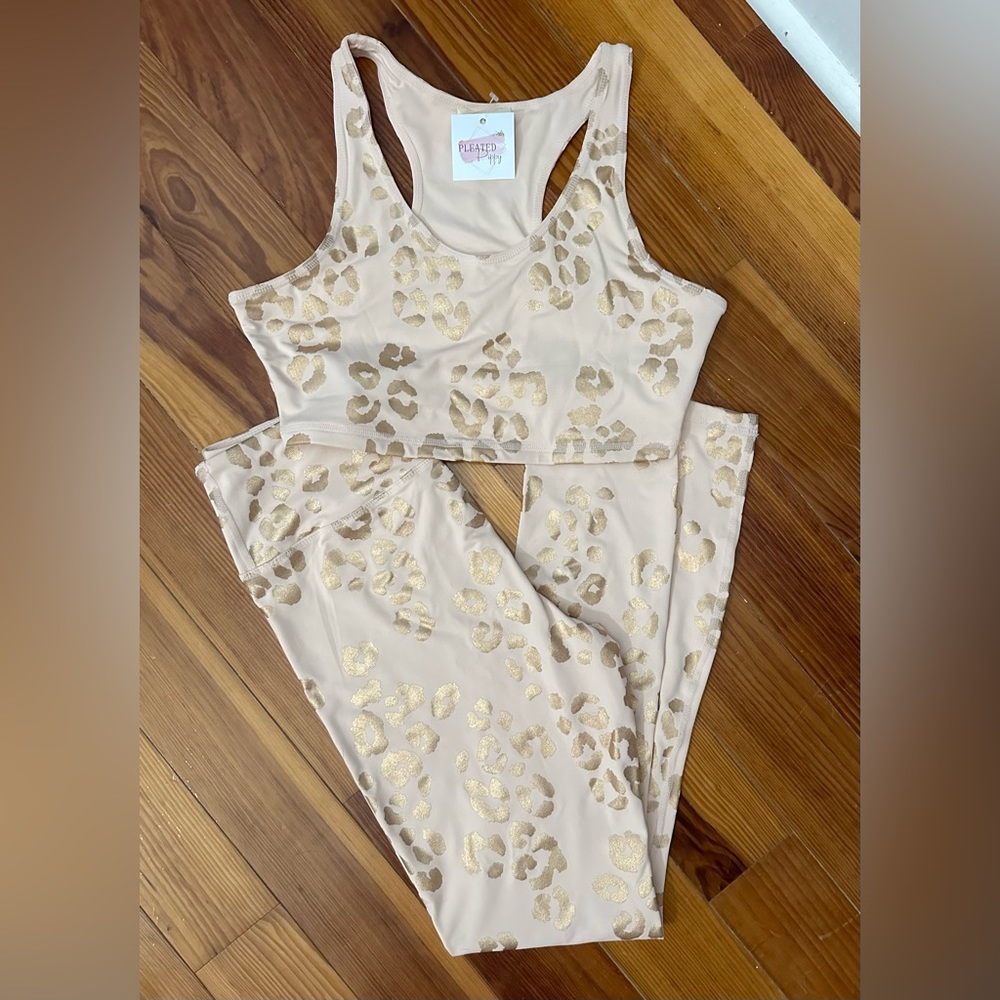 Rose gold leopard set